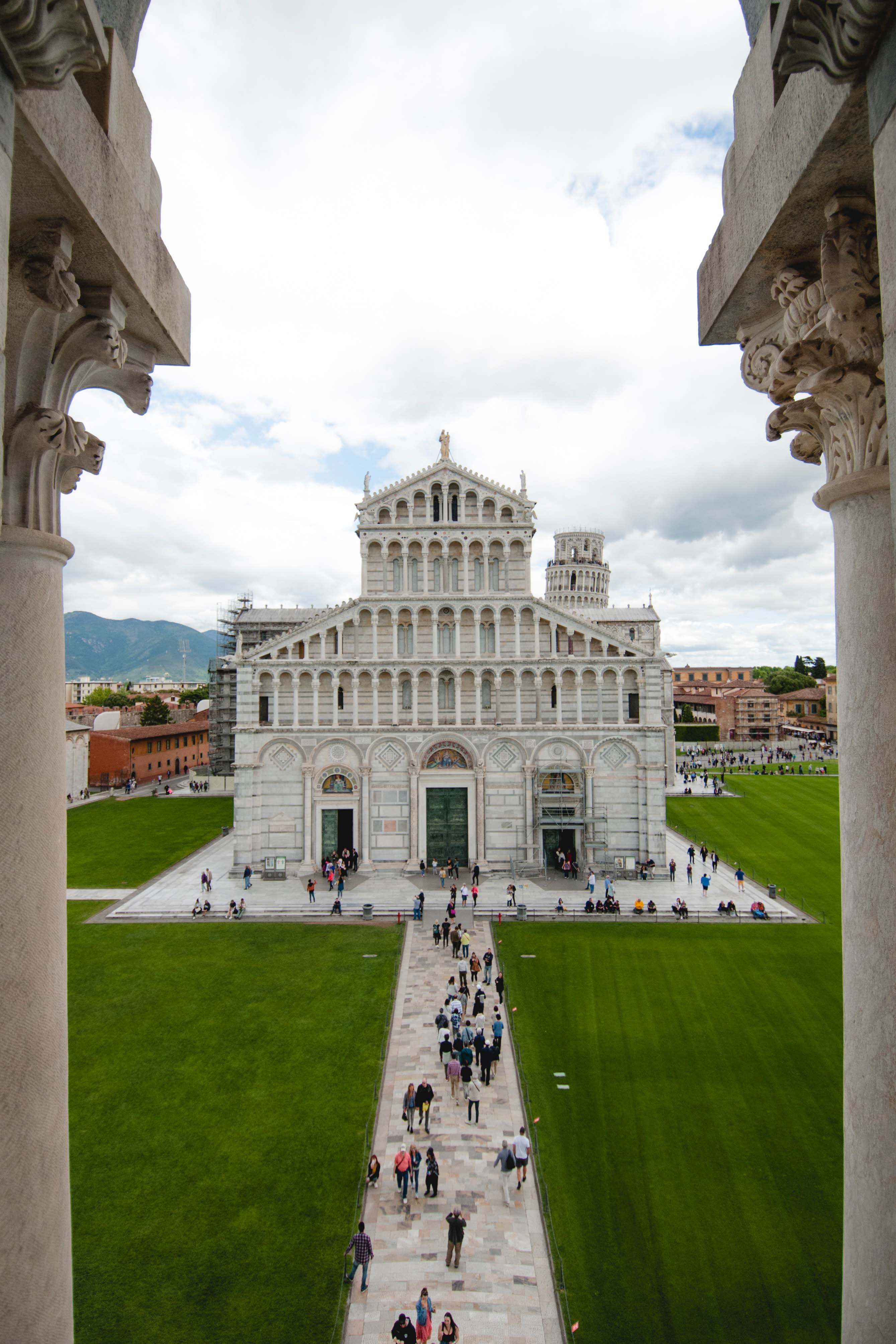 Facciata del duomo con vista dall'alto